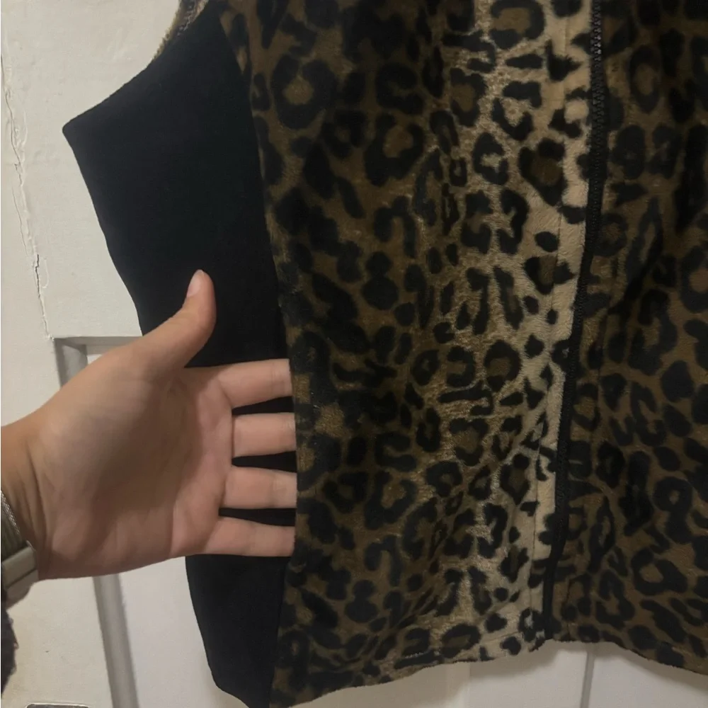 VINTAGE Leopard Print Vest - Picture 2 of 6